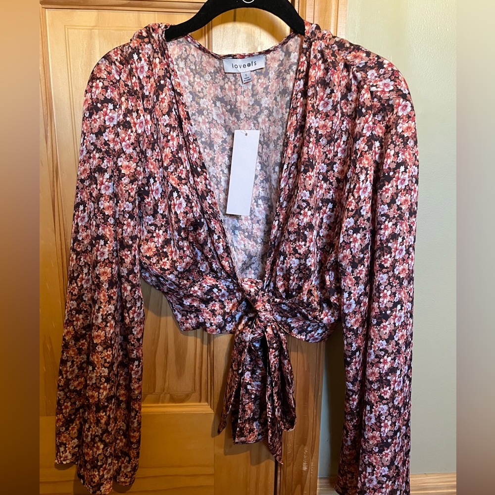 Long Sleeves Floral Crop Top with Tie Detailing